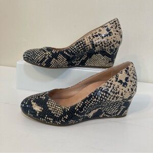 Vionic Orthaheel Antonia Leather Wedge Pumps Sz 7 Womens Natural Snake Embossed